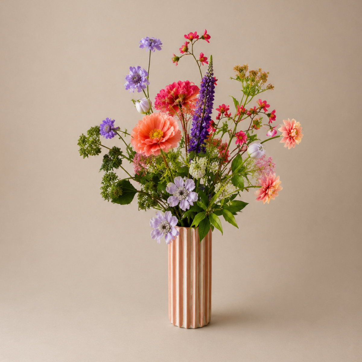 Vazen & zijden bloemen: de finishing touch die jouw interieur écht afmaakt