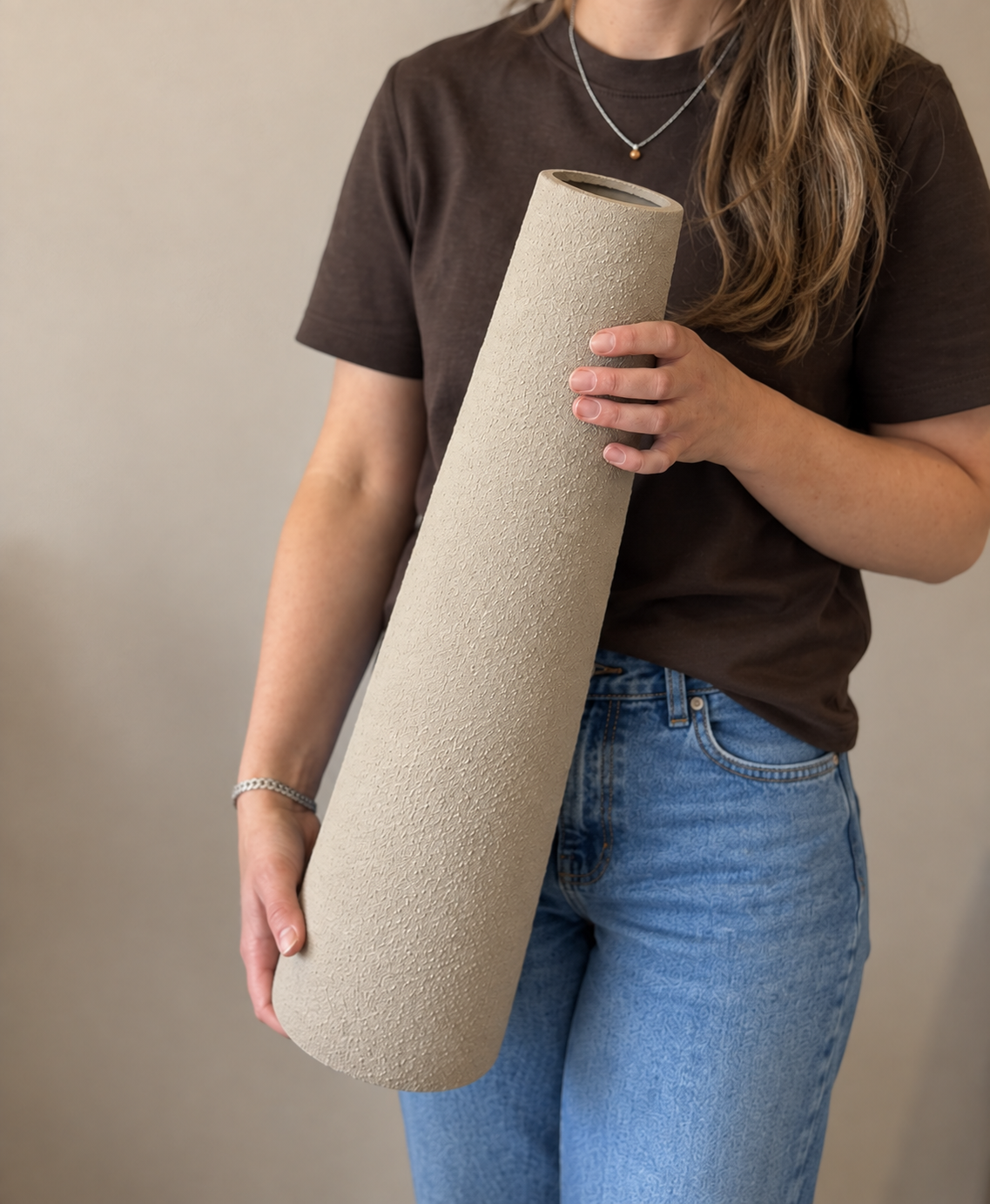 Beige vaas kegel zand – Rustige basis voor je vensterbank
