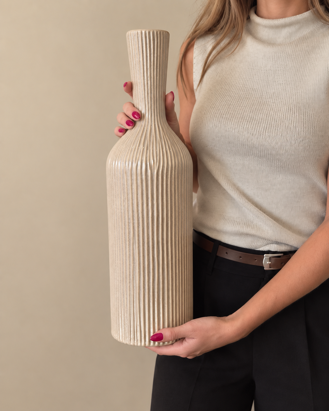 Aardewerk vaas Conic M beige – Een fijne rustige basis