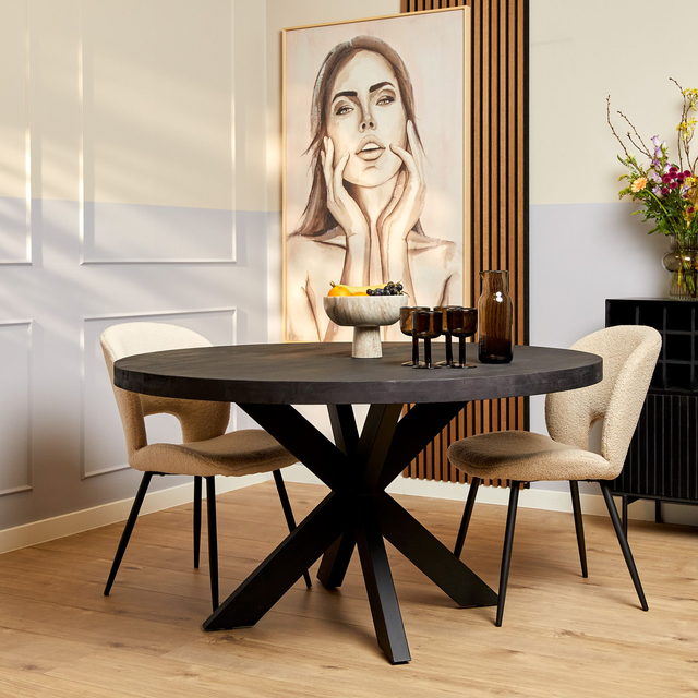 Eettafel Denver – Rond mangohout met zwarte Matrixpoot.