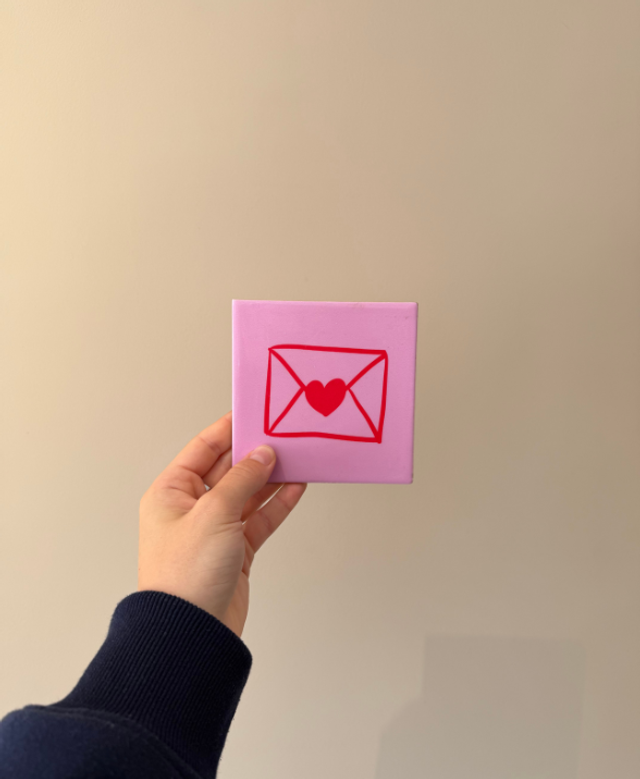 Tegeltje Envelop met Hartje | Een Klein Gebaar met Grote Betekenis