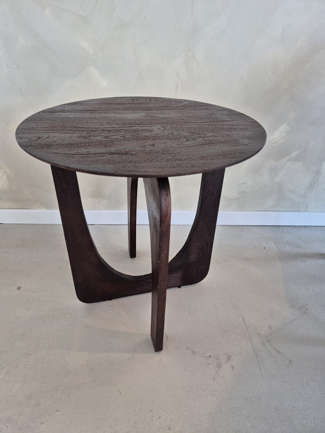 Tafel Japi Donkerbruin – Minimalisme ontmoet functionaliteit.