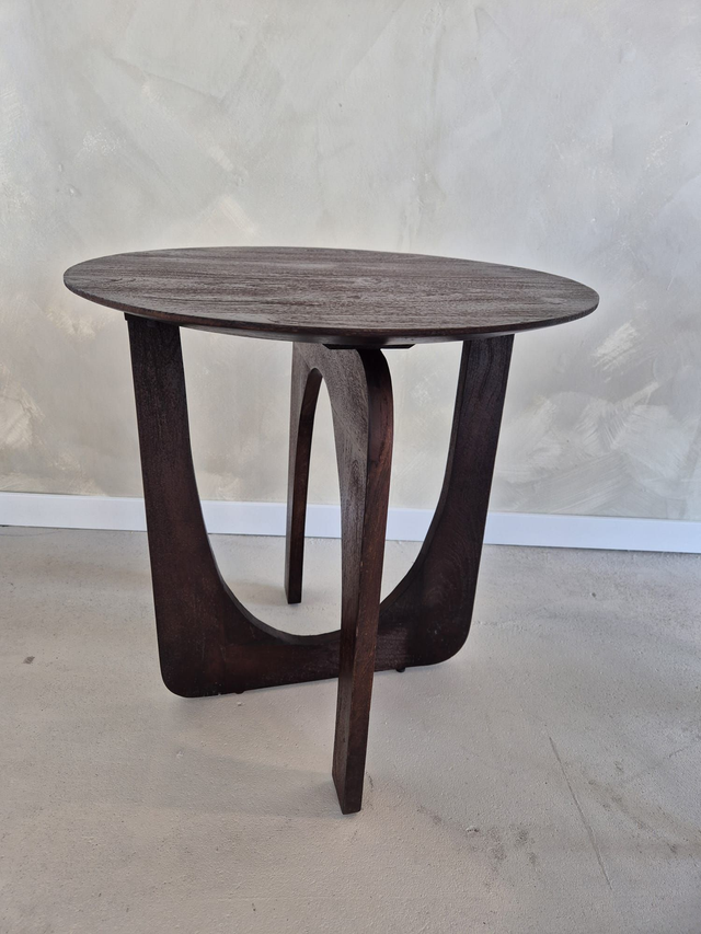 Tafel Japi Donkerbruin – Minimalisme ontmoet functionaliteit.