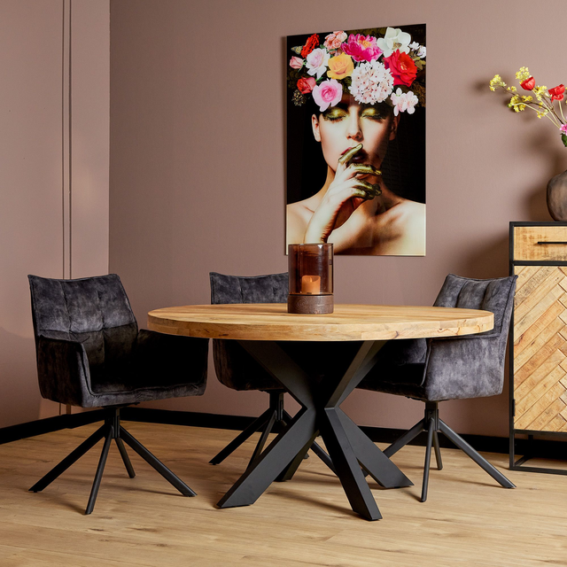 Eettafel Denver – Rond mangohout met industriële Matrixpoot.