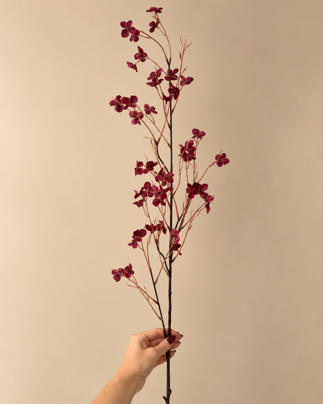 Floral Stem | Een elegante bordeauxrode tak vol kleine bloemetjes.