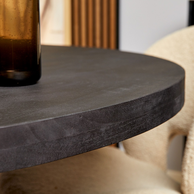 Eettafel Denver – Rond mangohout met zwarte Matrixpoot.