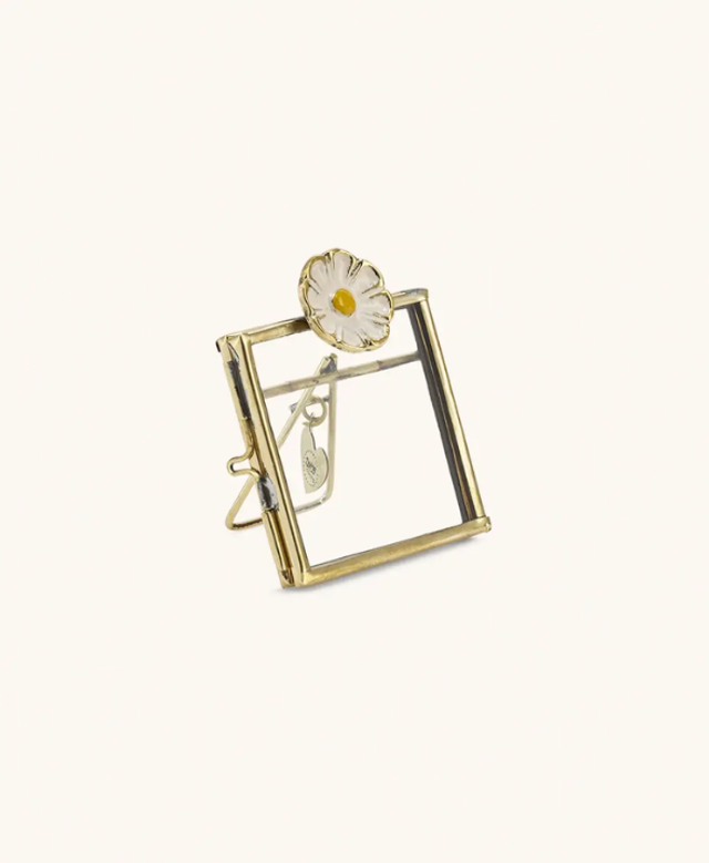 Doing goods frame madelief S