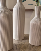 Aardewerk vaas Conic S beige – klein formaat, lekker veel mogelijkheden