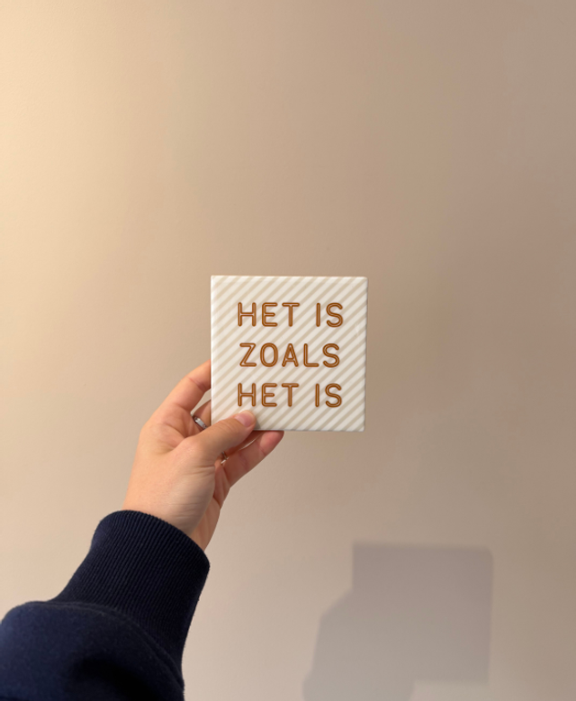 Tegeltje Het is Zoals het Is | Een Herinnering om Los te Laten