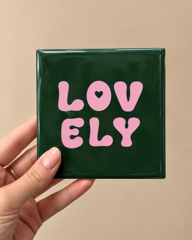 Tegeltje Lovely – Een vrolijk detail met een lieve boodschap