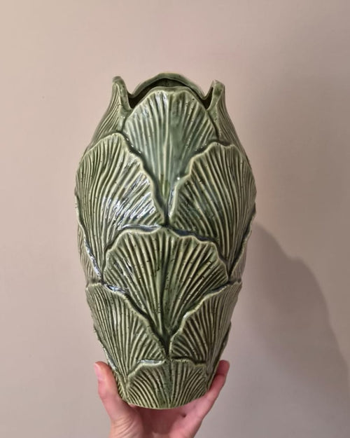 Aardewerk vaas Sculpture groen S - Een kunstwerk van bladeren